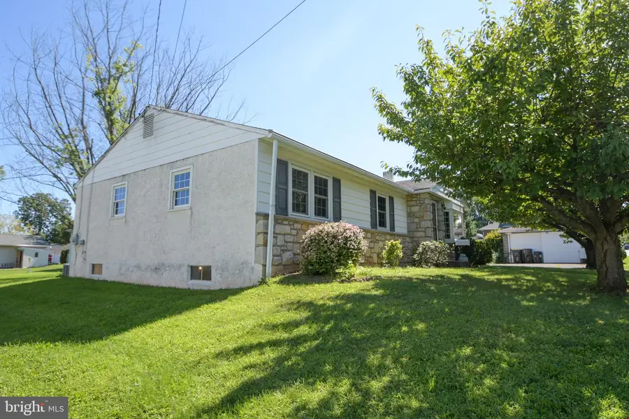 215 School Ln, Telford, PA 18969 - #2