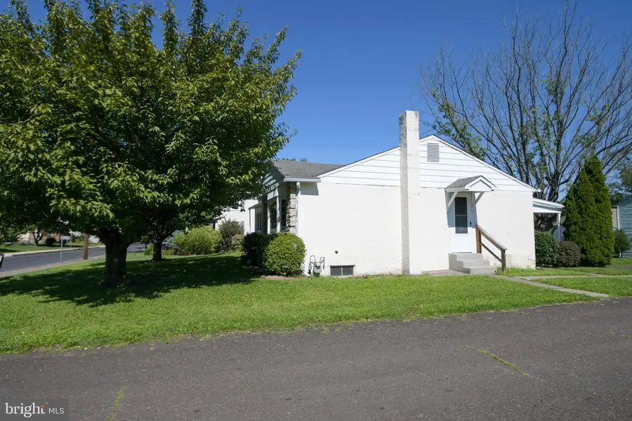 215 School Ln, Telford, PA 18969 - #3