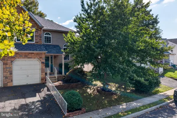 210 Shirley Ln, PENNSBURG, PA 18073