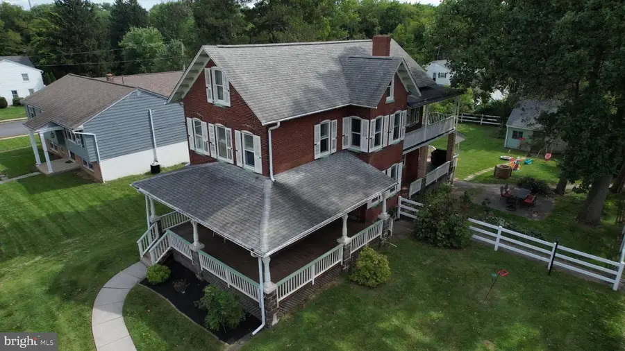 862 Walnut St, Royersford, PA 19468 - #2