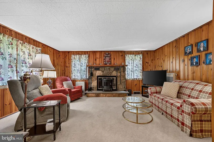 112 Redford Rd, Oreland, PA 19075 - #2
