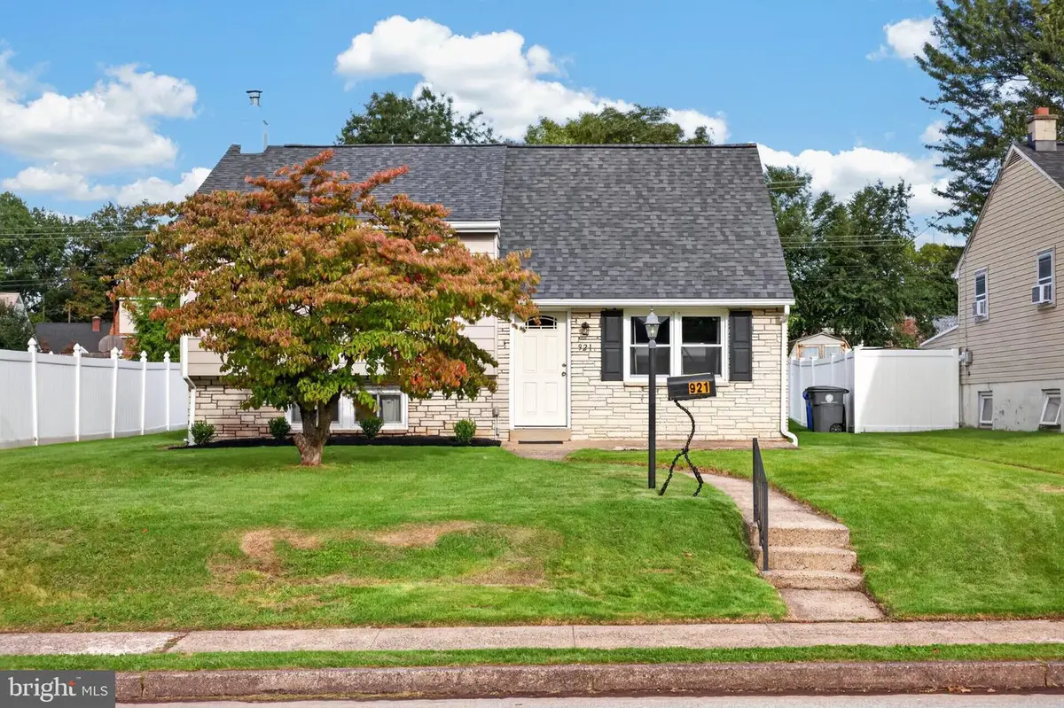 921 Hale St, Pottstown, PA 19464 - #1