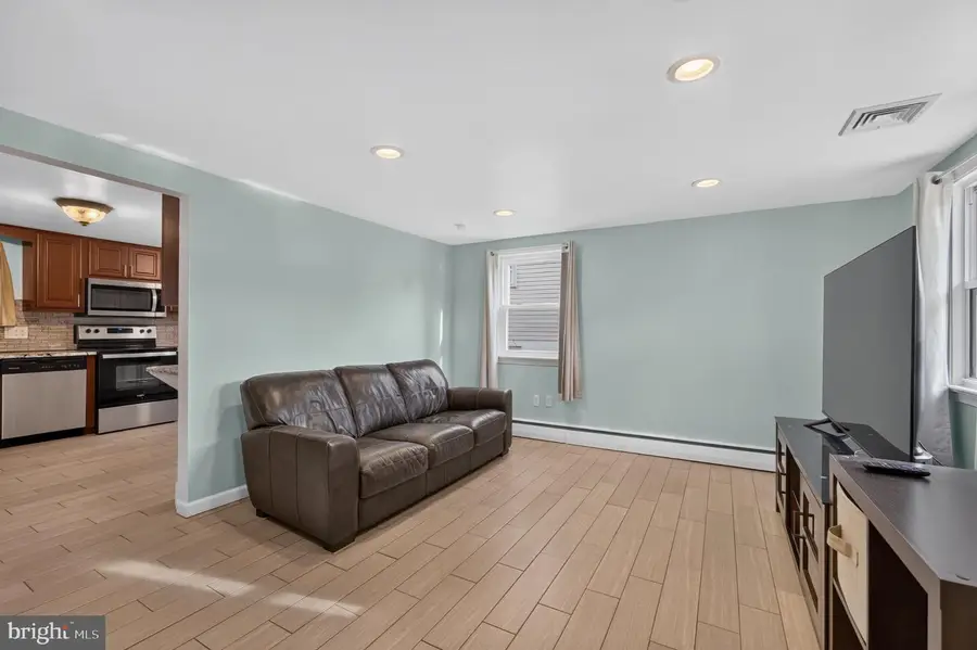 921 Hale St, Pottstown, PA 19464 - #2