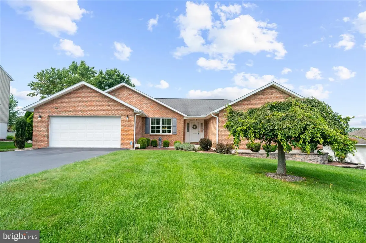 2395 Magnolia Dr, Gilbertsville, PA 19525 - #1