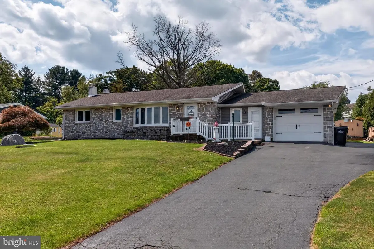 1307 Klinerd Rd, Pennsburg, PA 18073 - #1
