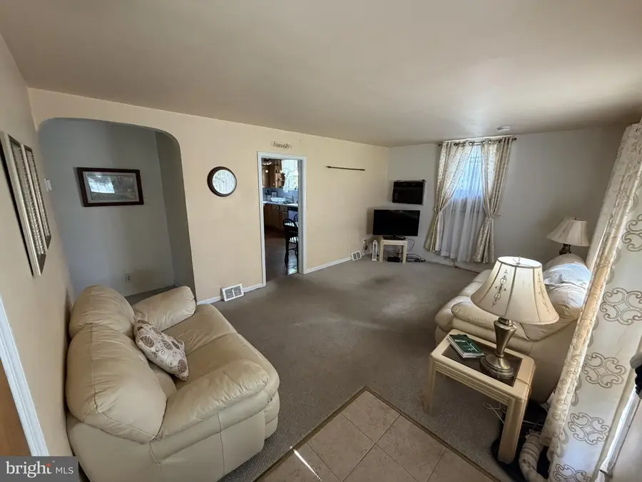 2527 Springview Rd, Norristown, PA 19401 - #2