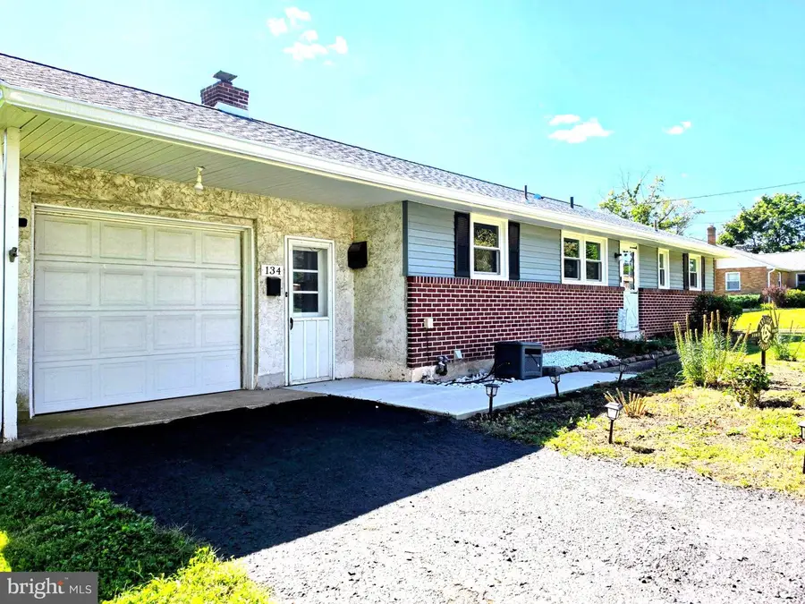 134 W School St, Hatfield, PA 19440 - #3