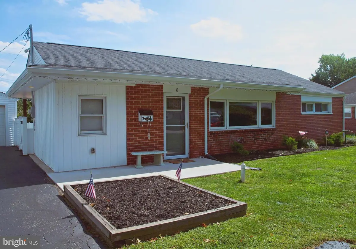 8 Laurel Ln, Plymouth Meeting, PA 19462 - #1