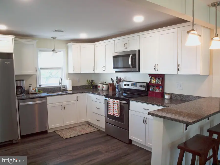 8 Laurel Ln, Plymouth Meeting, PA 19462 - #3