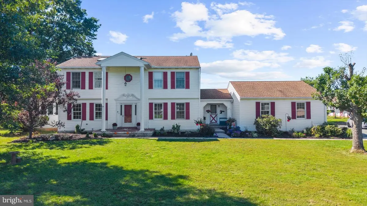 3149 Middle Creek Rd, Gilbertsville, PA 19525 - #1
