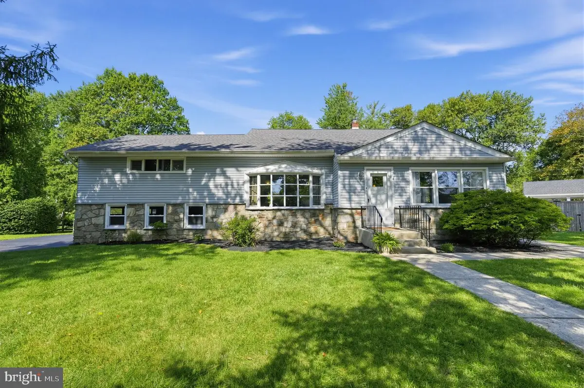 208 Oakland Pl, North Wales, PA 19454 - #1