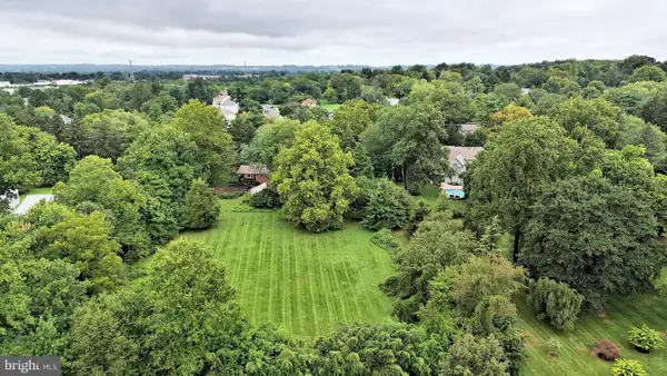 1560 Penllyn Blue Bell Pike, BLUE BELL, PA 19422