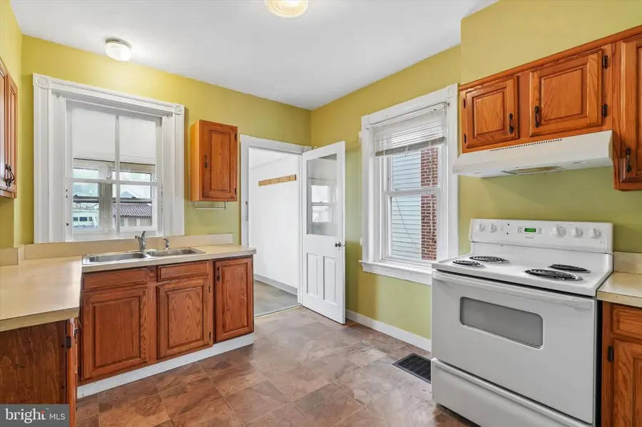 345 York Ave, Lansdale, PA 19446 - #3