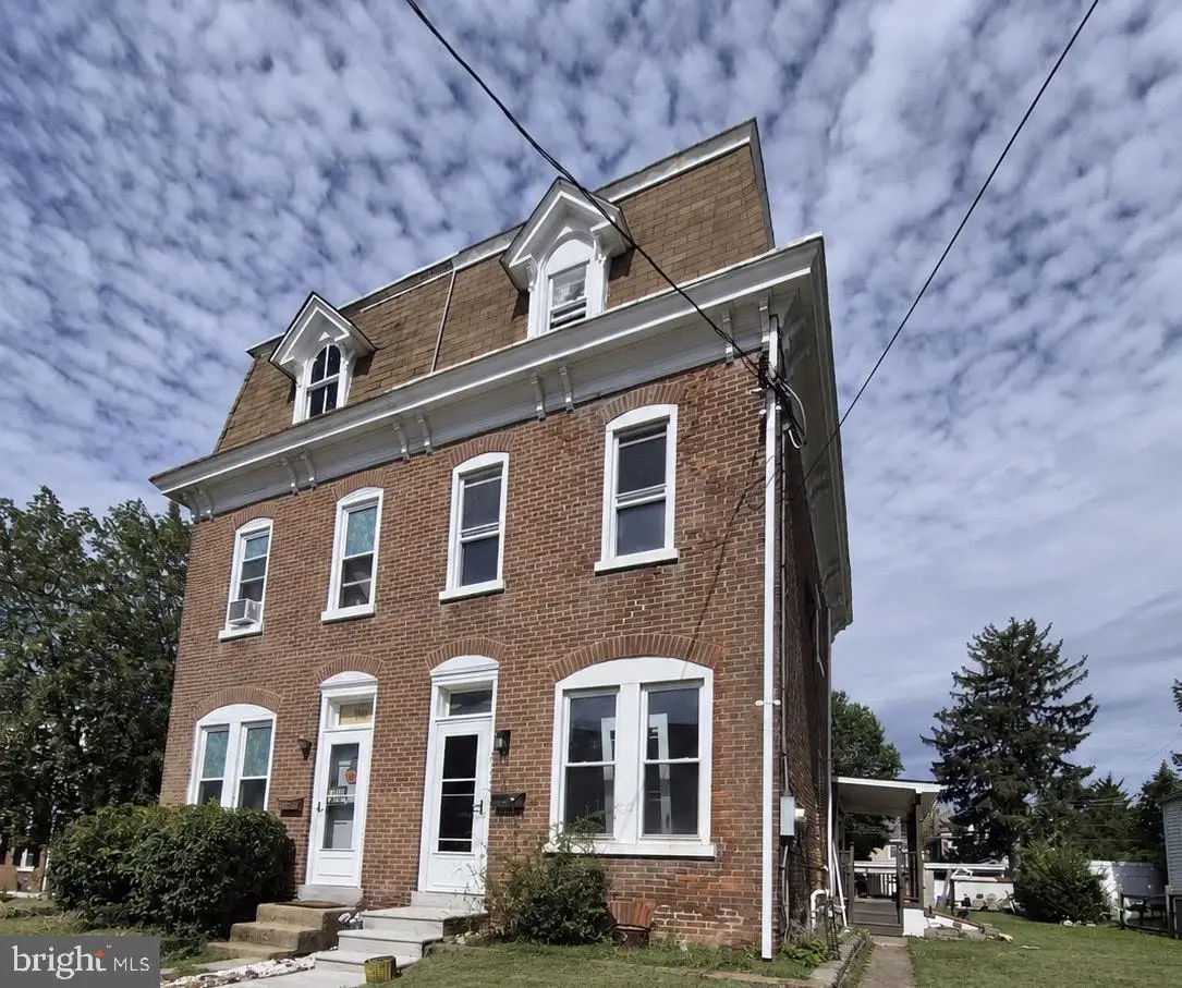 943 Queen St, Pottstown, PA 19464 - #1