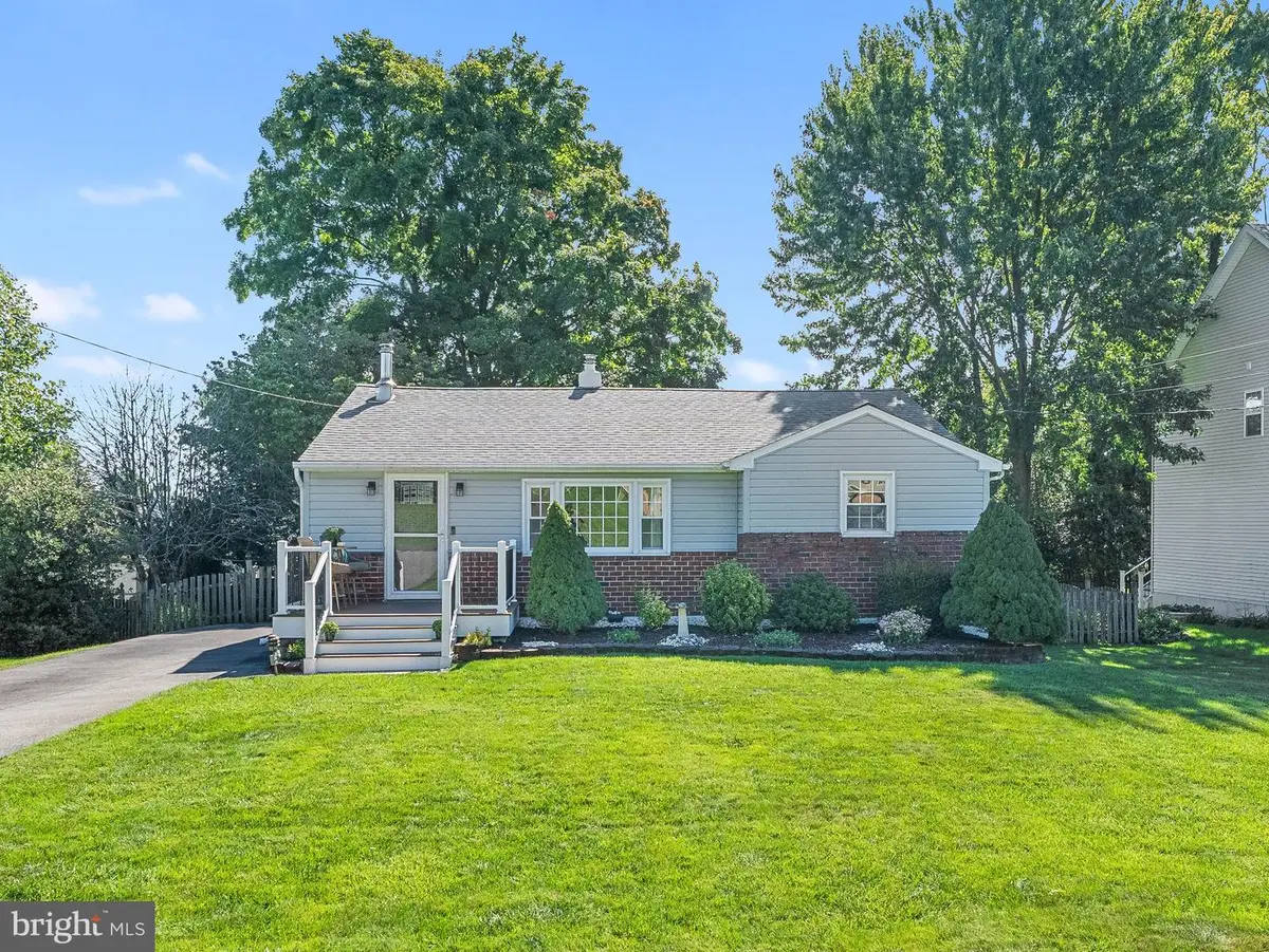 219 Pershing Ave, Horsham, PA 19044 - #1