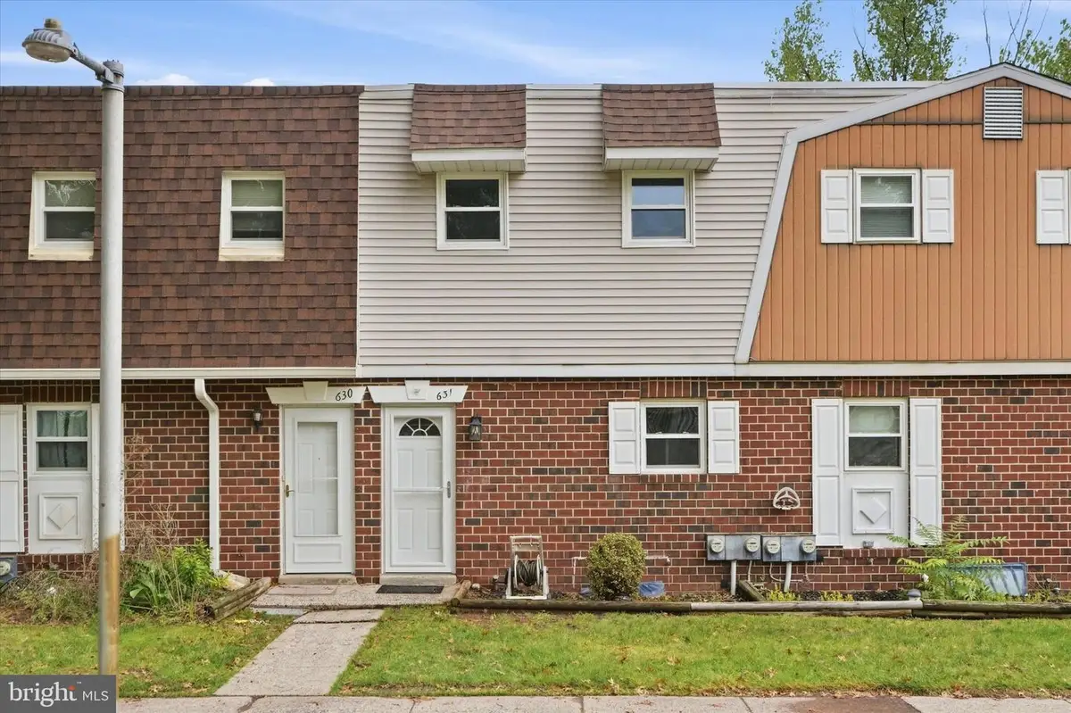 631 Village Ln, Pottstown, PA 19464 - #1