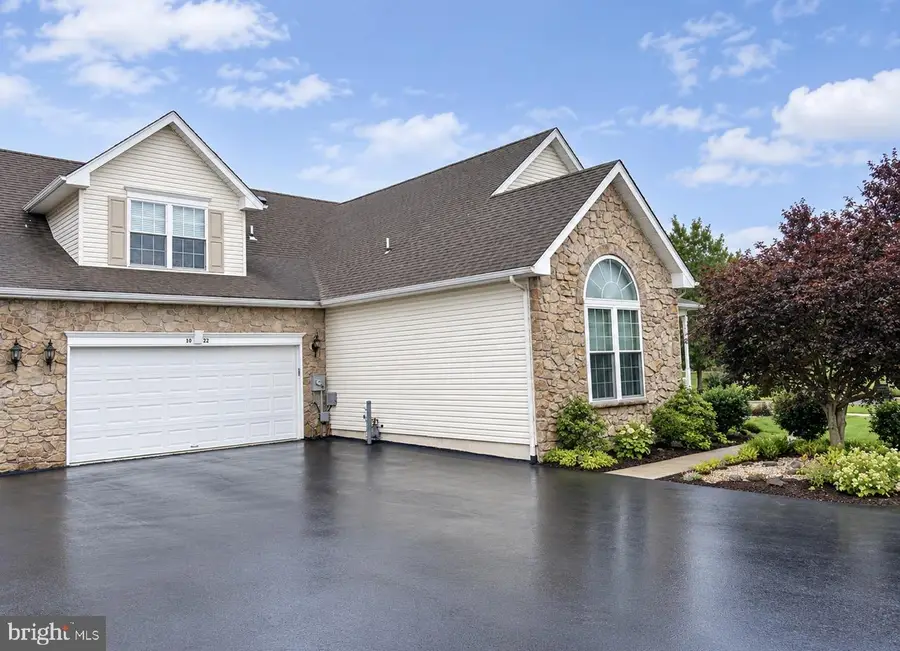 1022 Bordeaux Ln, Pennsburg, PA 18073 - #2