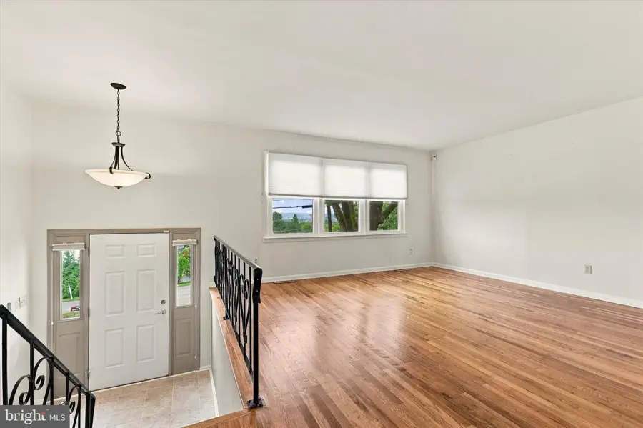 1701 N Gravers Rd, Plymouth Meeting, PA 19462 - #3