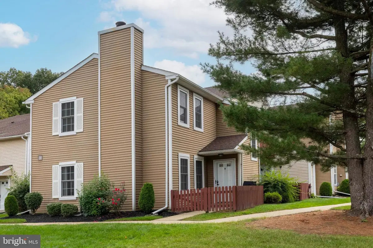 8 Woodbine Ct, Horsham, PA 19044 - #1