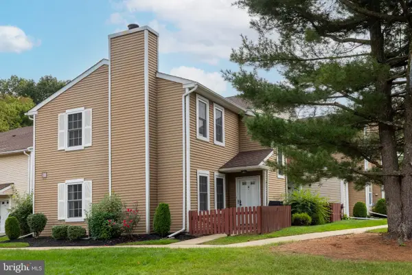 8 Woodbine Ct, HORSHAM, PA 19044