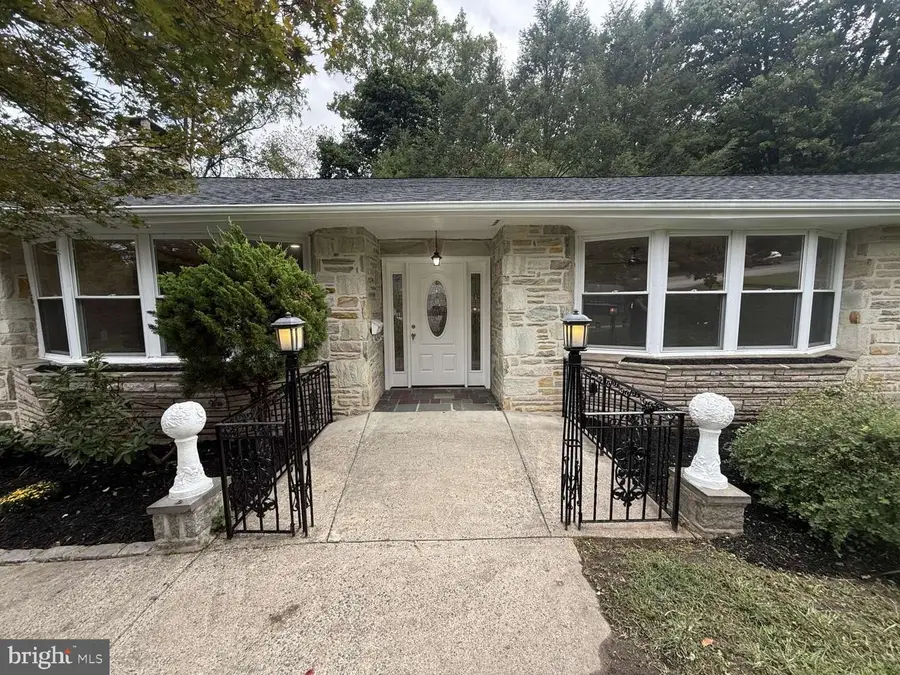 7949 Rolling Green Rd, Cheltenham, PA 19012 - #2