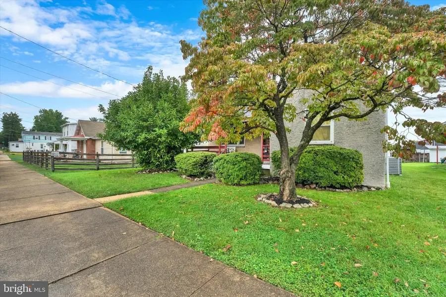 210 E Howard St, Stowe, PA 19464 - #2