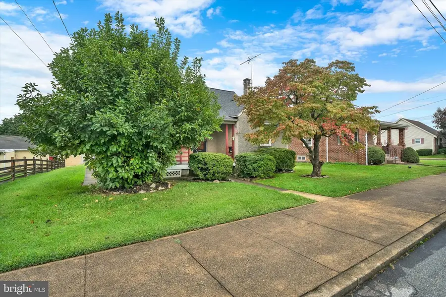 210 E Howard St, Stowe, PA 19464 - #3