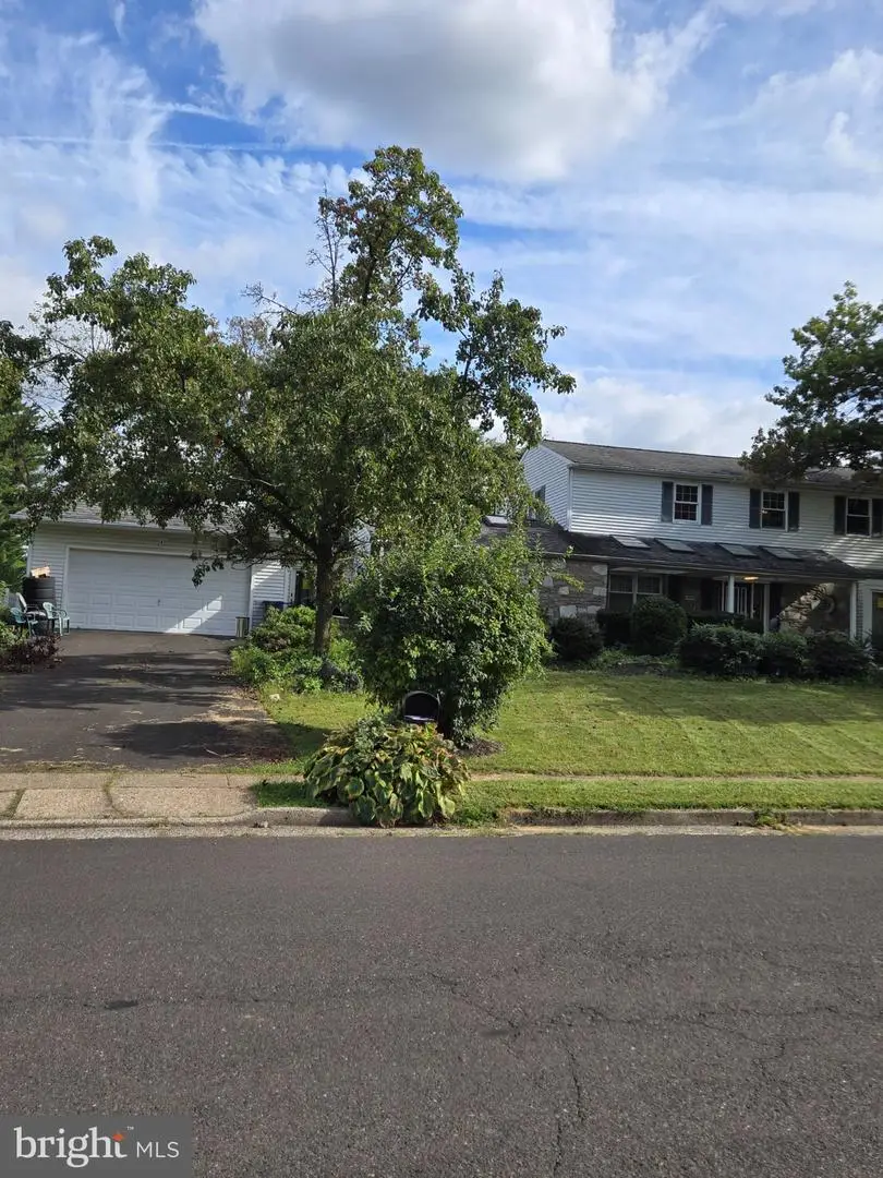 3549 Meadowlark Dr, Huntingdon Valley, PA 19006 - #1