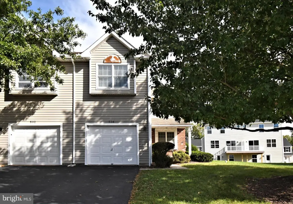 536 6th St W, Pennsburg, PA 18073 - #1