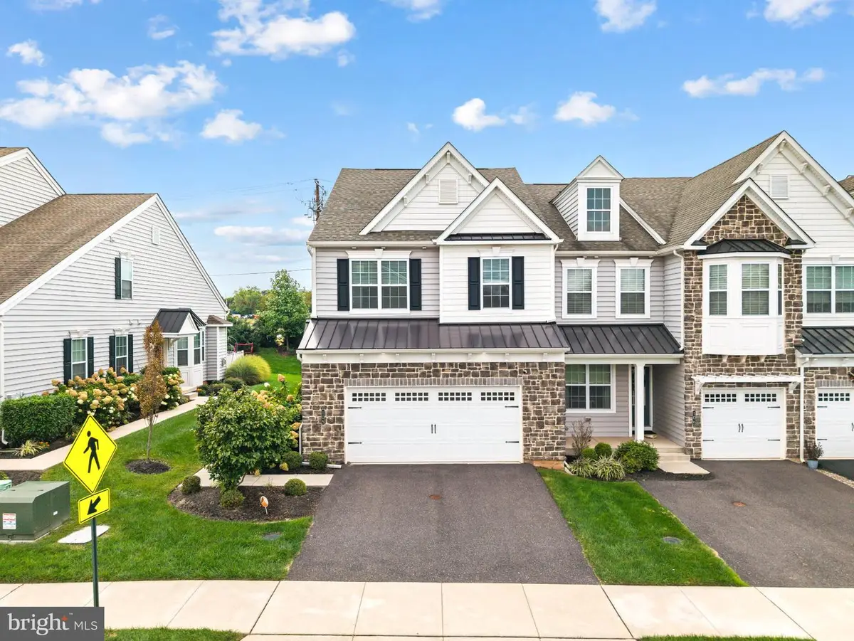 105 Woodwinds Dr, Collegeville, PA 19426 - #1