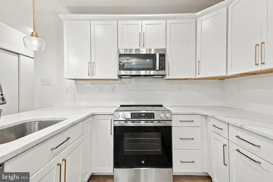 919 Riverplace Dr, Conshohocken, PA 19428 - #3