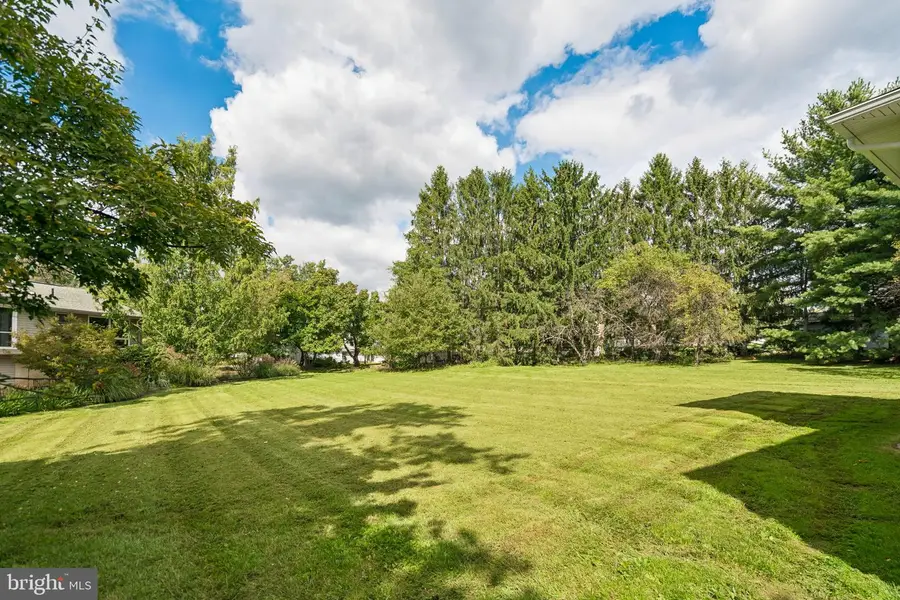 109 Magnolia Pl, North Wales, PA 19454 - #2