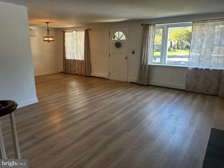 207 Greenwood Rd #, Lansdale, PA 19446 - #3