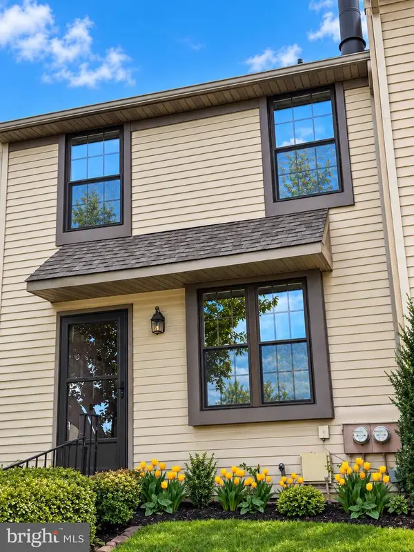 402 Hopkins Ct, NORTH WALES, PA 19454