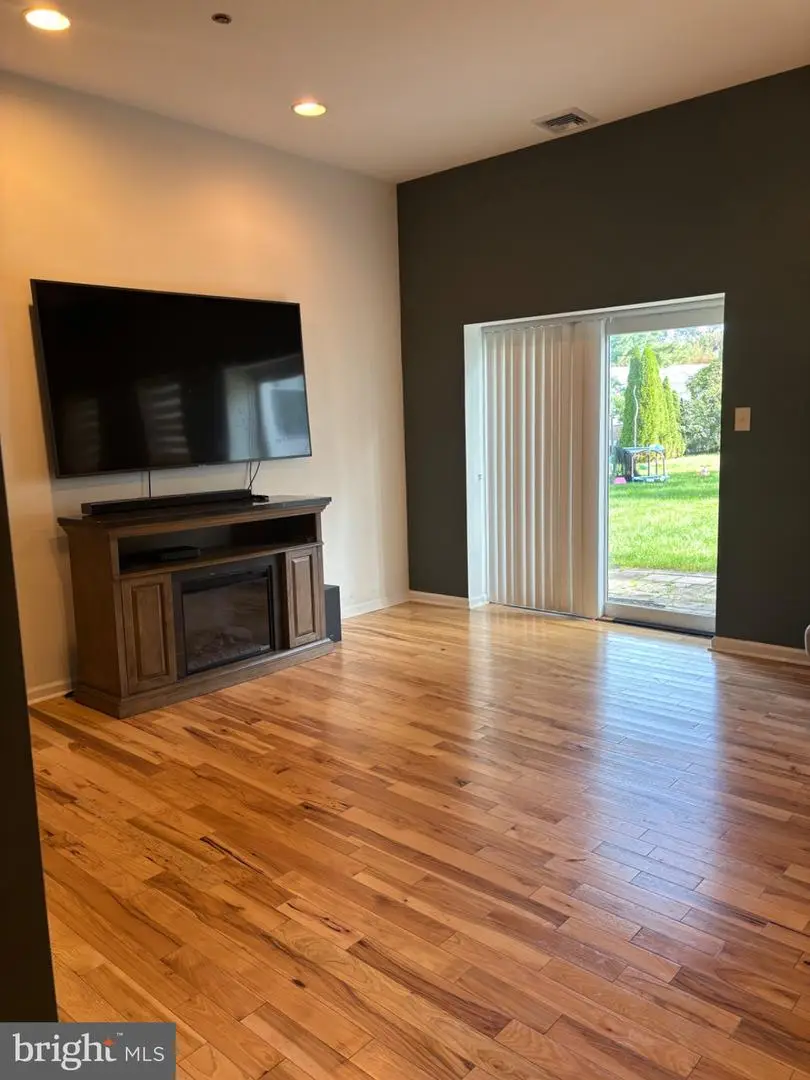 121 Brentwood Dr, Willow Grove, PA 19090 - #3