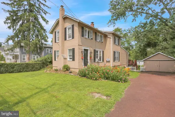 6 Perkiomen Ave, SCHWENKSVILLE, PA 19473