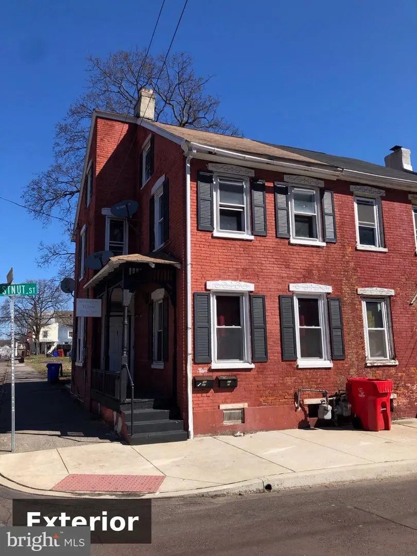401 Chestnut St, Pottstown, PA 19464 - #1