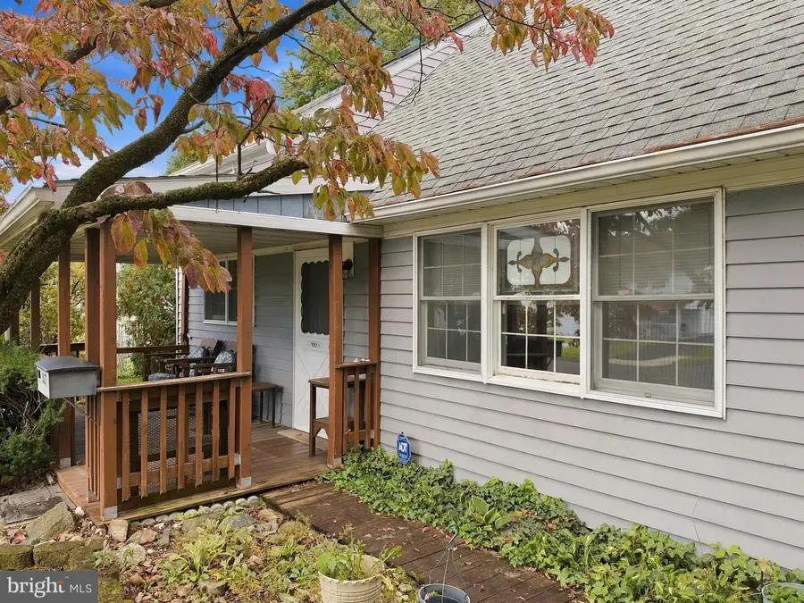 327 W Beech St, Pottstown, PA 19464 - #3
