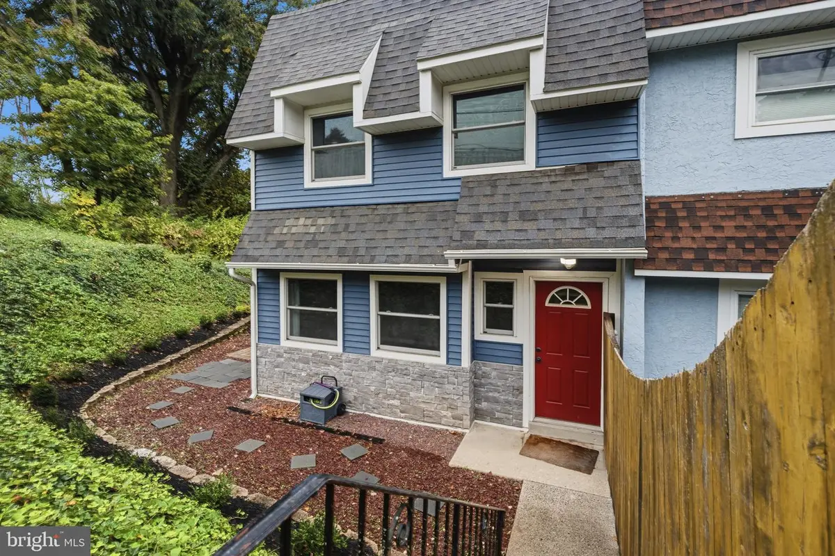 942 Green St, Bridgeport, PA 19405 - #1