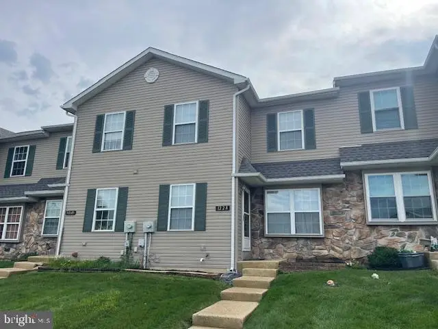 1228 Pin Oak Dr #, Perkiomenville, PA 18074 - #1