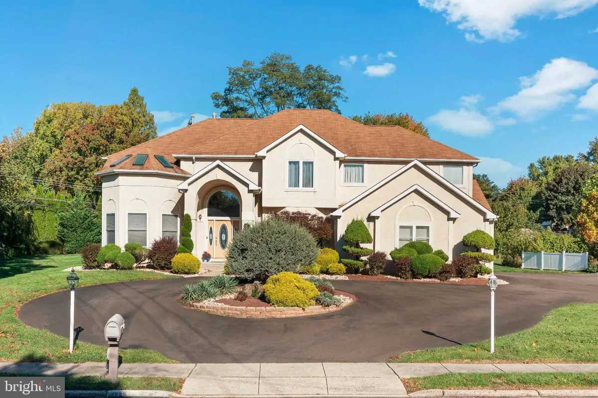 3826 Martin Rd, Huntingdon Valley, PA 19006 - #1