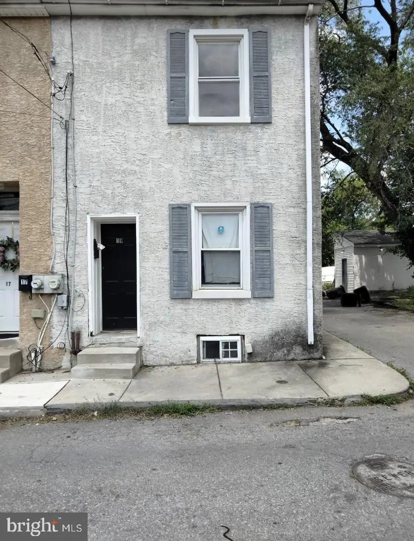 19 Roberts Aly, Norristown, PA 19401 - #1