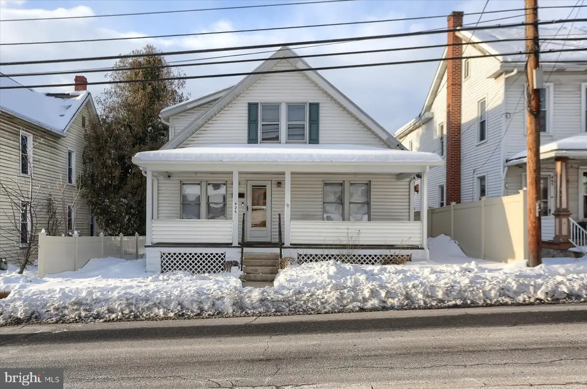 425 E Walnut St, Lewistown, PA 17044 - #1