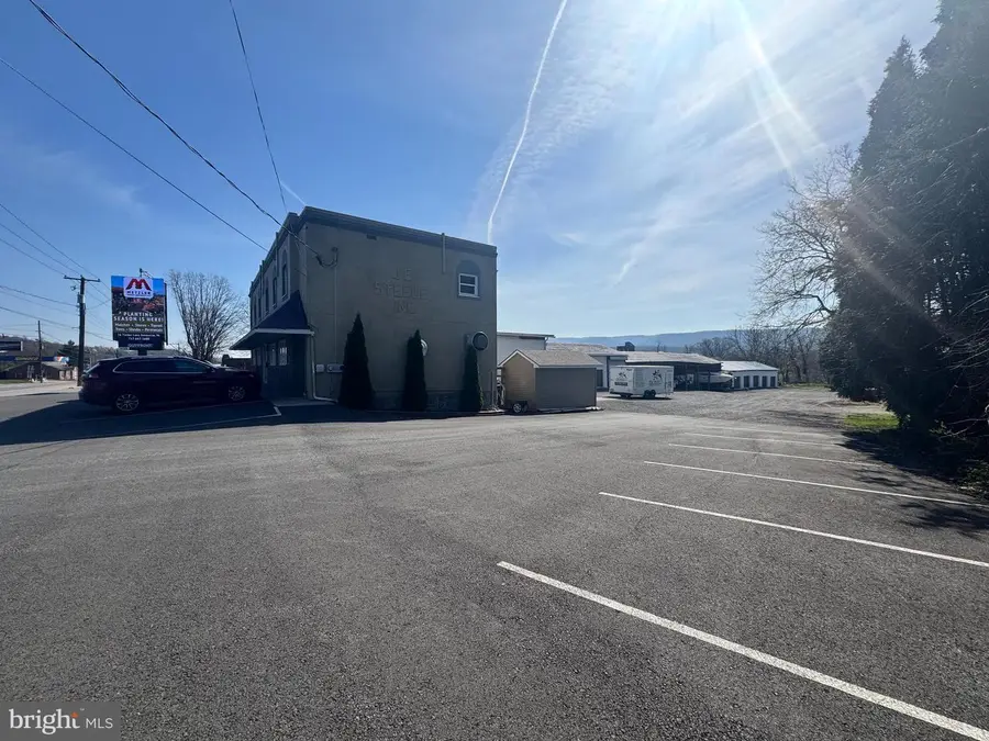 1242 W 4th St, Lewistown, PA 17044 - #3