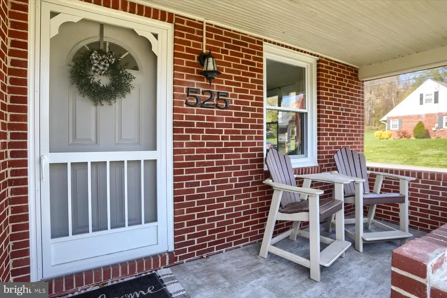 525 Harvard St, Lewistown, PA 17044 - #2