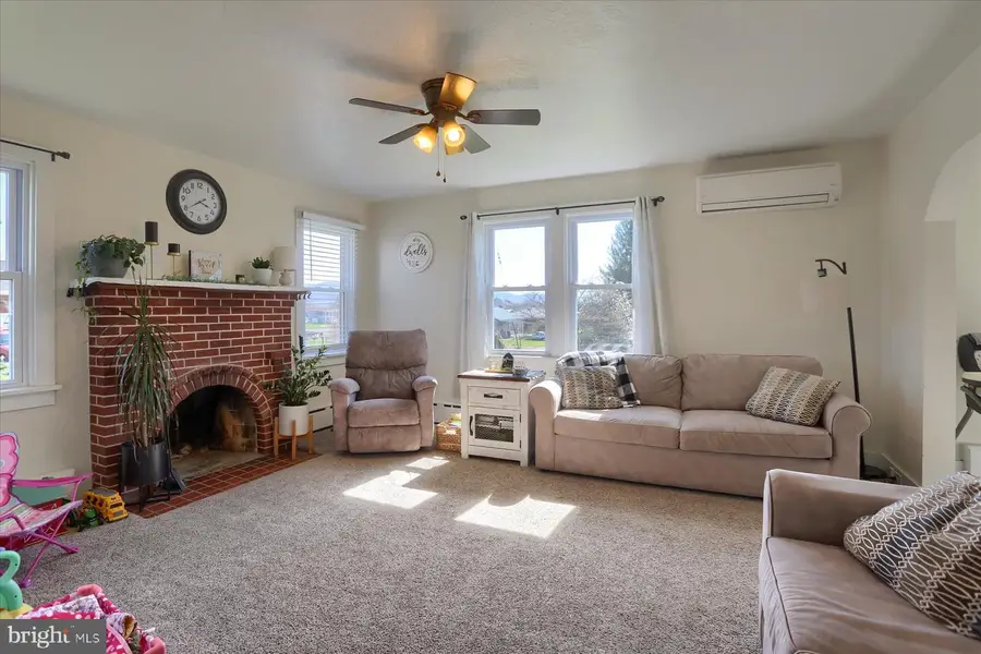 525 Harvard St, Lewistown, PA 17044 - #3