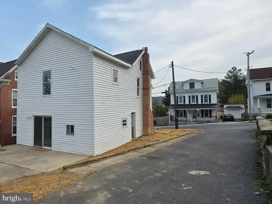 128 N Walnut St, Lewistown, PA 17044 - #2