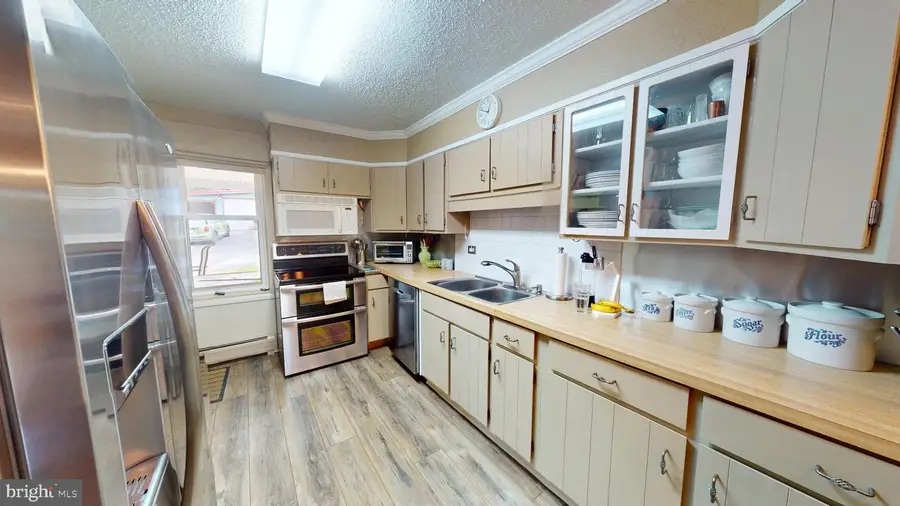 540 Wood St, Burnham, PA 17009 - #3