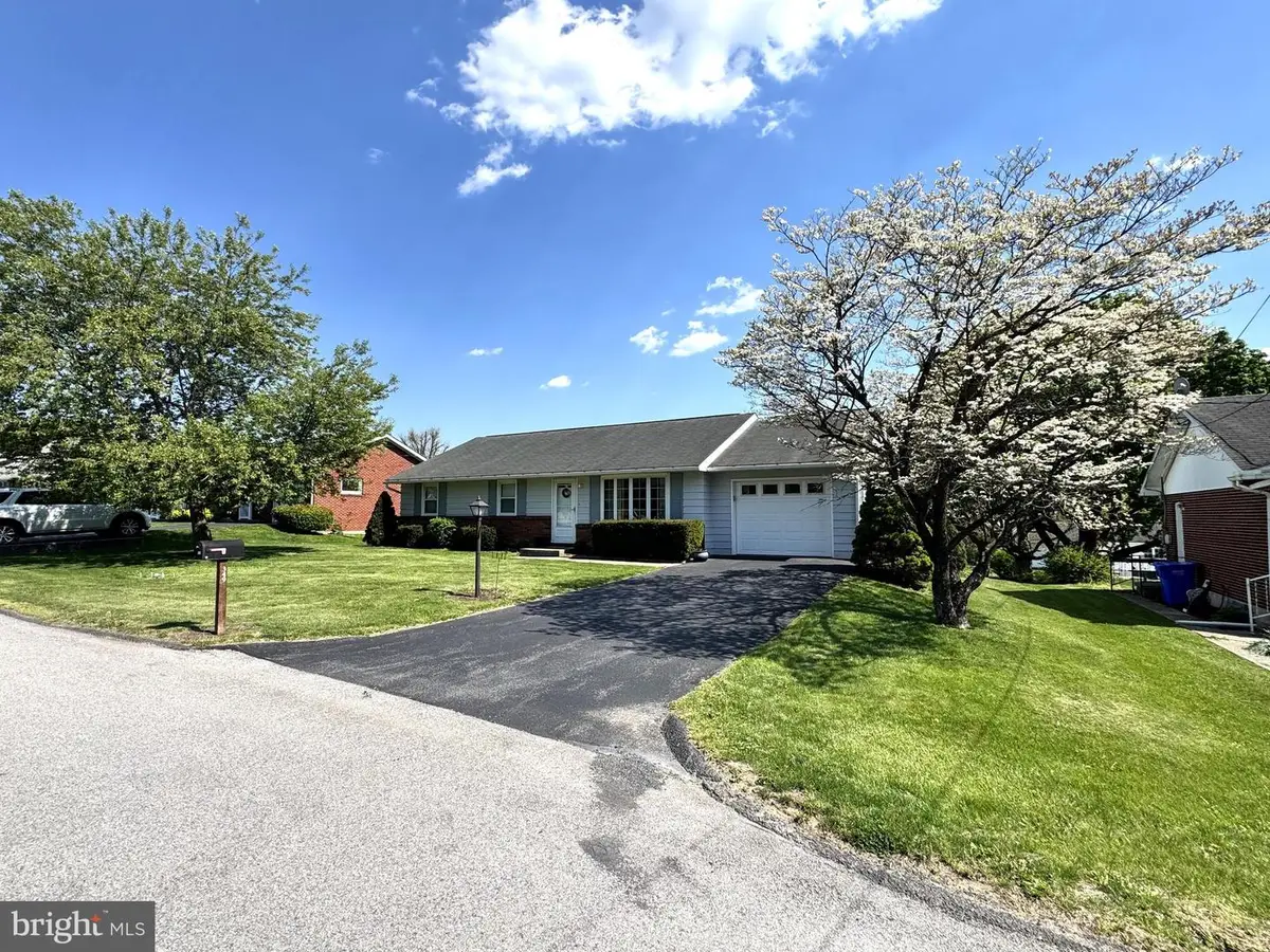 349 Holiday Ln, Lewistown, PA 17044 - #1