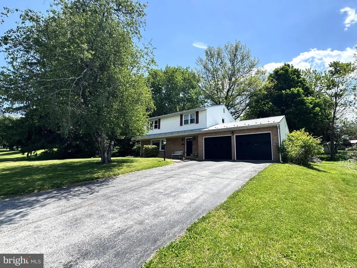 347 Summit Dr, Lewistown, PA 17044 - #1